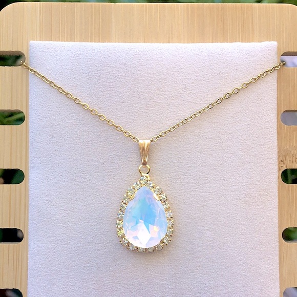 White Opal Aurora Borealis + Gold Crystal Halo Pear Drop Pendant Necklace - Picture 11 of 12